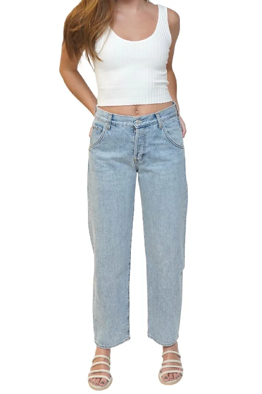 Wide Barrel Jeans In Lake